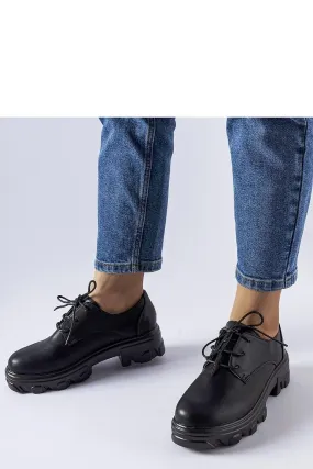 Black lacquered low shoes
