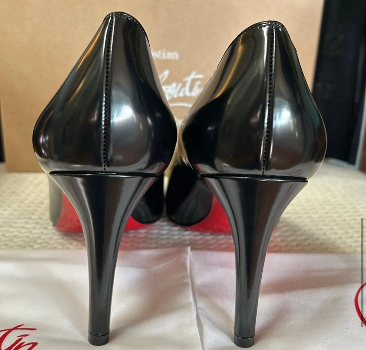 NEW Christian Louboutin Pumppie Round Toe Pump In Black