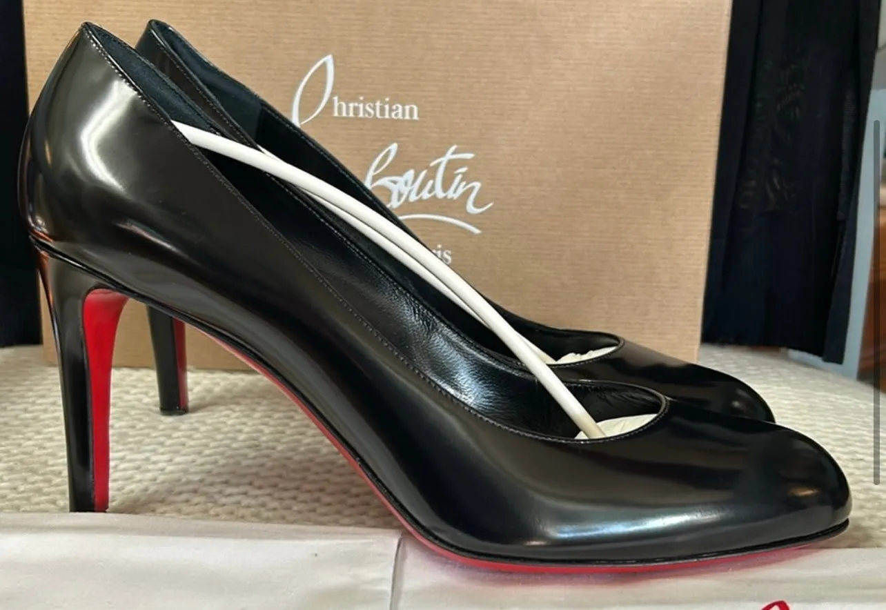 NEW Christian Louboutin Pumppie Round Toe Pump In Black