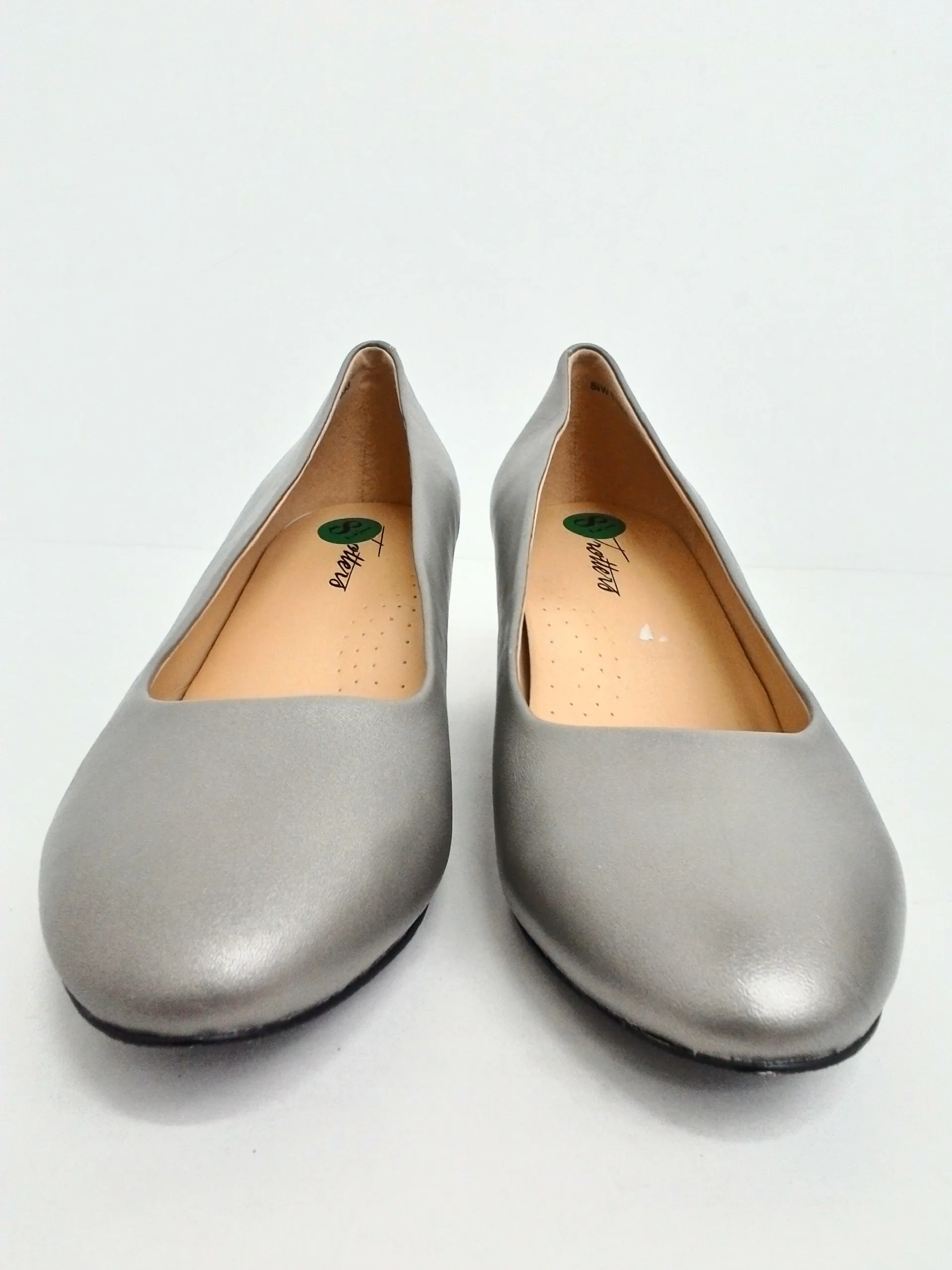 Trotters Women's Silver Heels Size 8.5 W