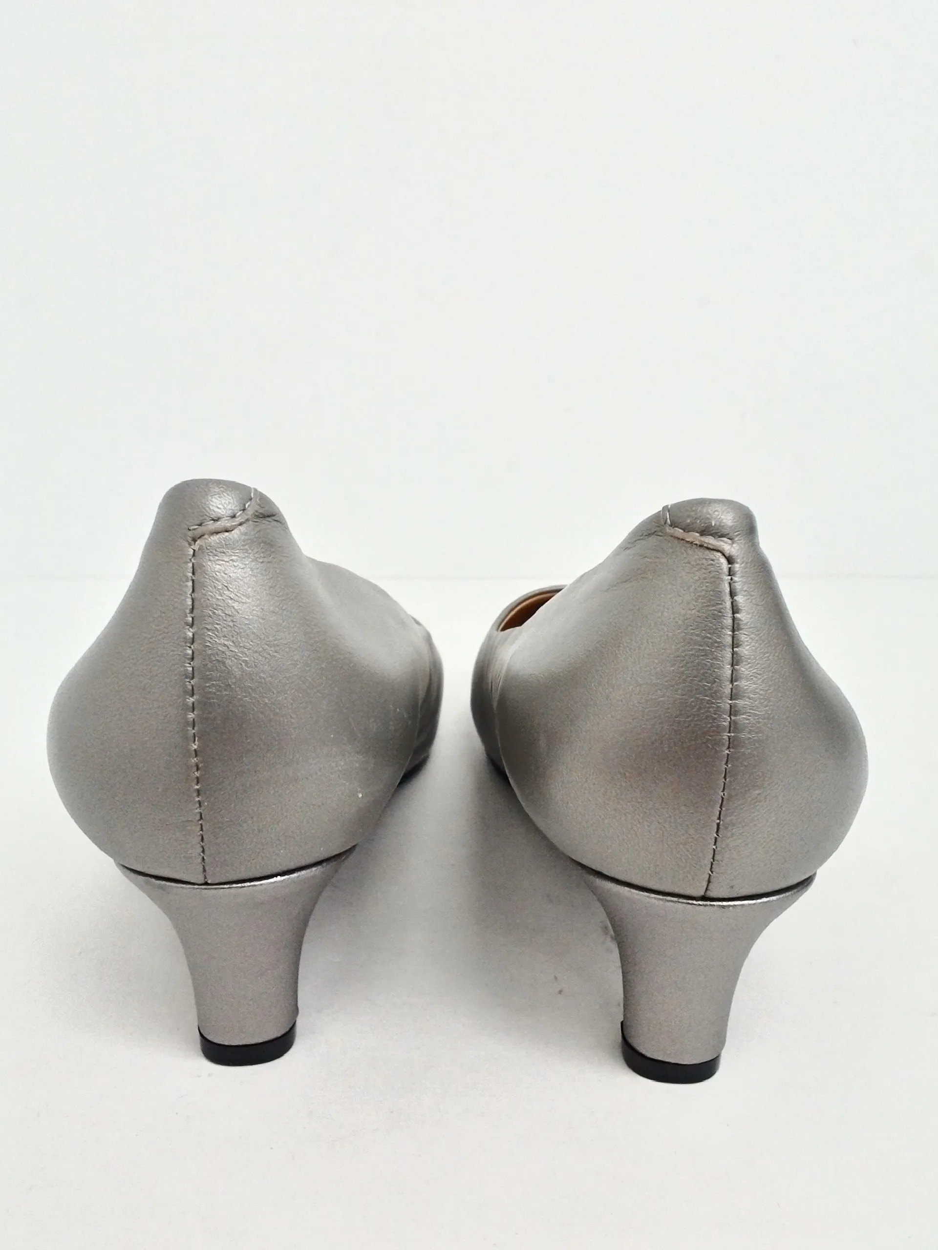 Trotters Women's Silver Heels Size 8.5 W