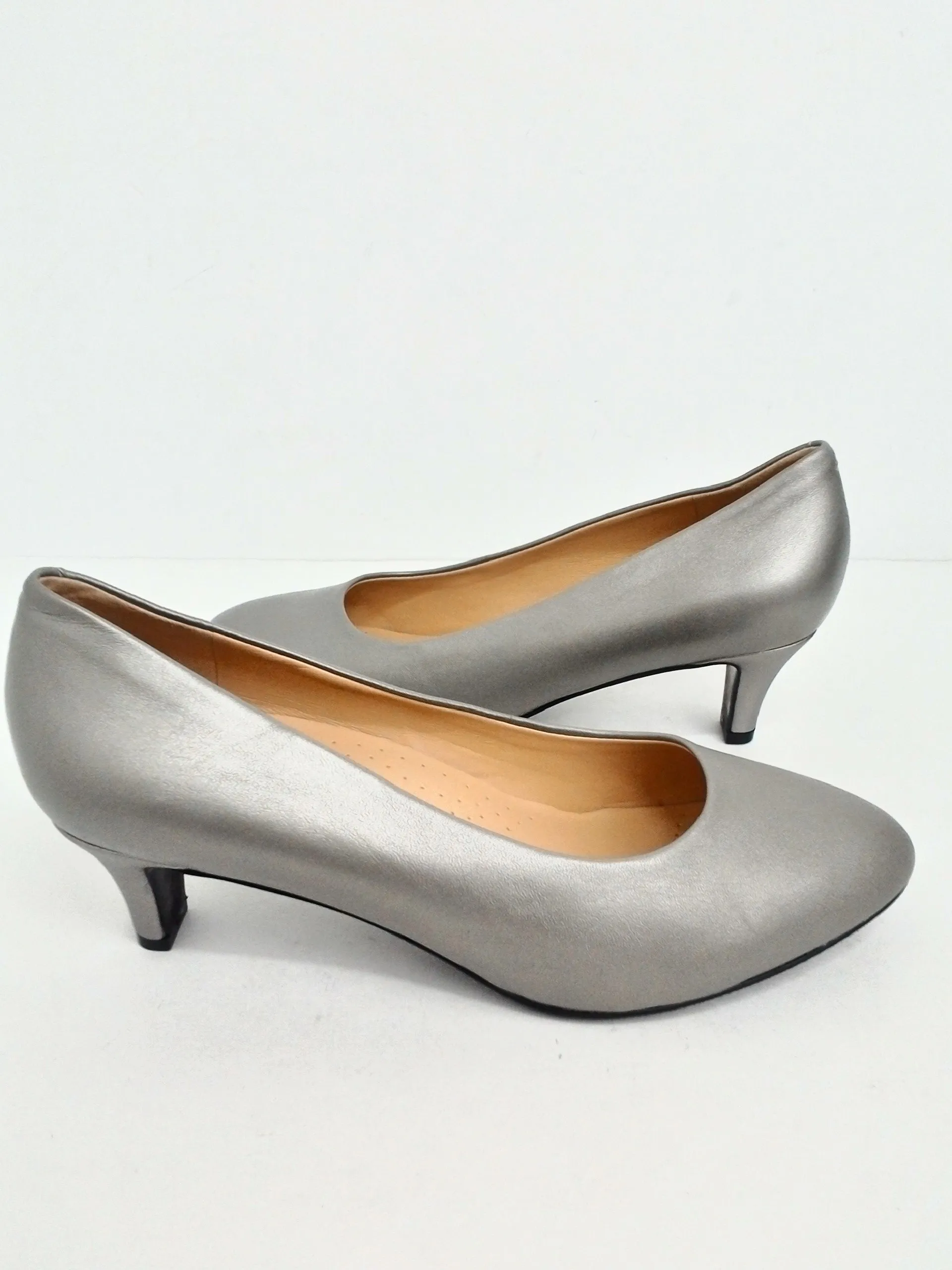 Trotters Women's Silver Heels Size 8.5 W