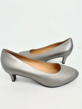 Trotters Women's Silver Heels Size 8.5 W