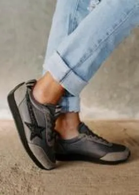 VERY G VINTAGE STAR SNEAKERS